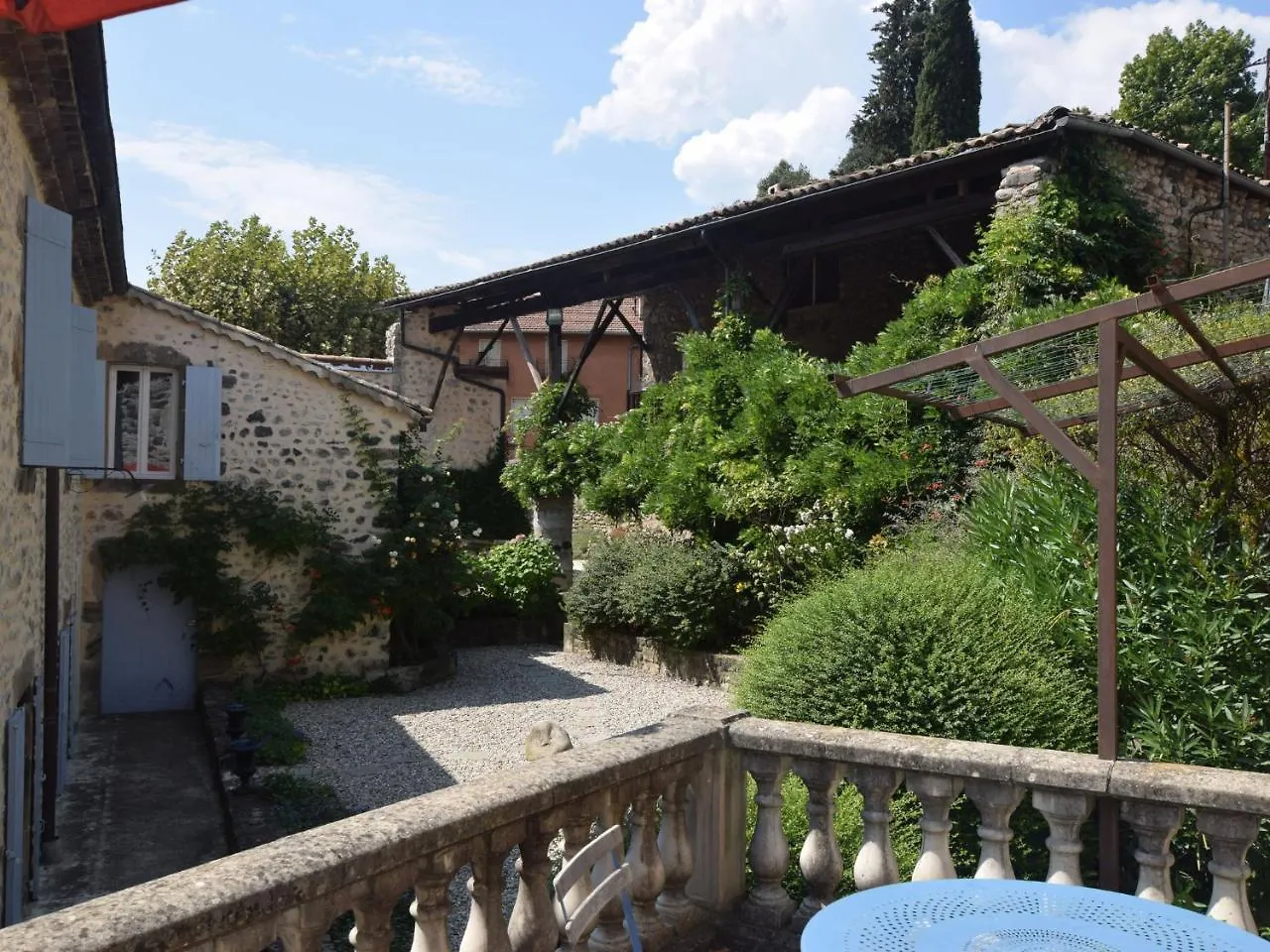 Peaceful Holiday Home With Pool In Ardeche Fabras